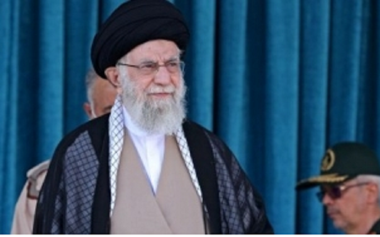 Ayetullah Hamenei:  Onların sorunu kadın ve başörtüsü değil, İran’ın bağımsızlığı