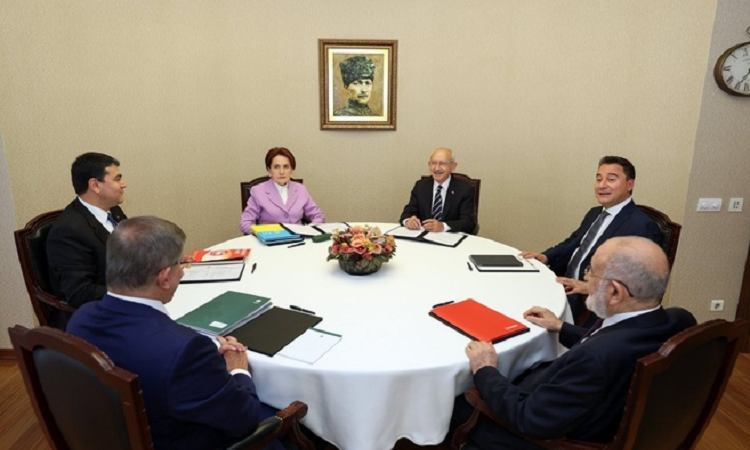 Ahmet Hakan'dan SP iddiası: 'Altılı Masa' yerine 'Beşli Masa' diyebiliriz