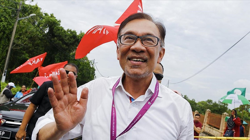 Malezya'da seçim sonuçları: Umut İttifakı lideri Enver İbrahim Başbakan olarak göreve resmen başladı...