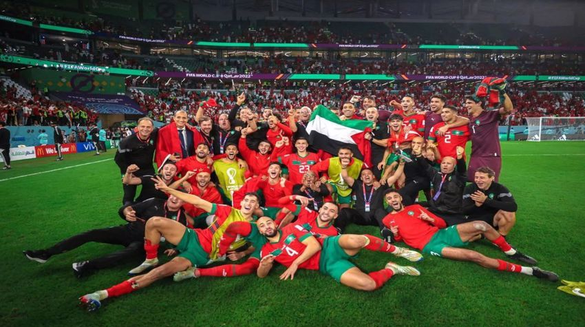 İspanya'yı mağlup eden Fas, çeyrek finale çıkışını Filistin bayrağı ile kutladı, Şükür secdesi yaptı...