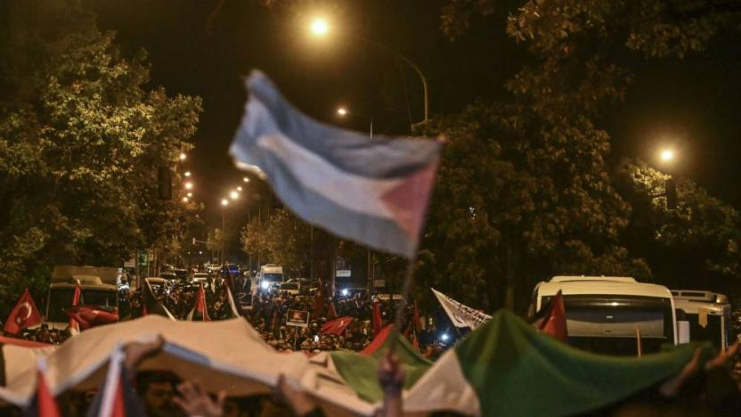 Türkiye'de İsrail protestoları: ABD bayrağı yakıldı, polis protestoculara TOMA ile müdahale ett