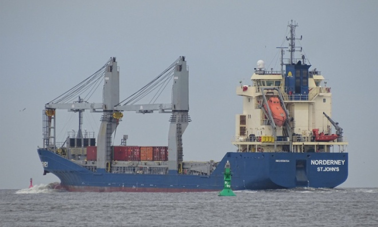 Ensarullah 'Nuseyrat katliamına yanıt' diyerek vurdu, iki gemi alev alev yandı..